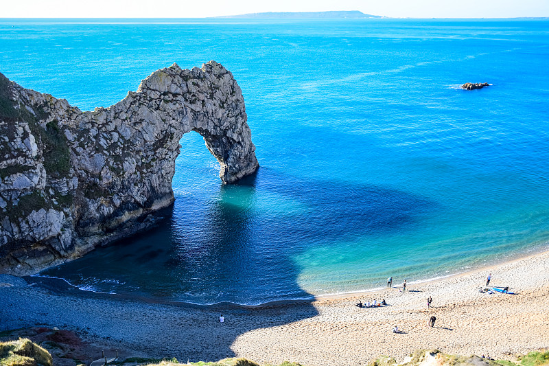 杜德尔门(Durdle Door)，英国多塞特郡卢沃斯(Lulworth)附近的侏罗纪海岸上的天然石