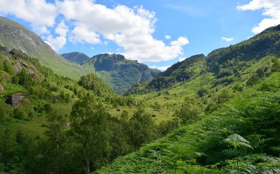 穿过群山