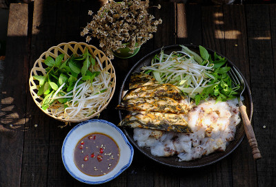 越南自制素食，蒸饭团，煎饼，美味的早餐