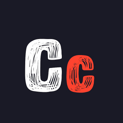 用粉笔在黑板上手绘的C字母。
