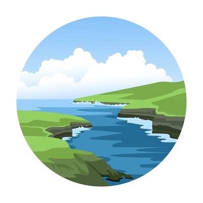 海洋自然景观与绿色的岩石海岸线和蓬松的云。