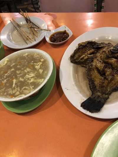 海鲜小吃，小吃共享板鲑鱼，凤尾鱼金枪鱼螃蟹
