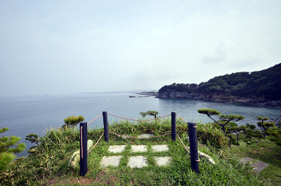 从日本花园可以看到海景