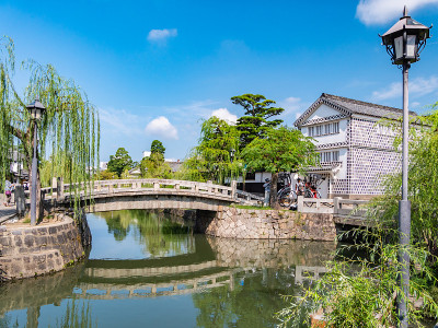 日本冈山县仓市仓市壁馆历史街区。仓山Bikan历史街区是冈山的头号观光景点。