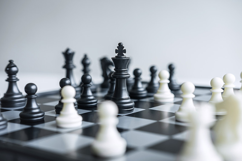 领导象棋和思考战略计划的崩溃颠覆了对手的团队和发展分析为成功