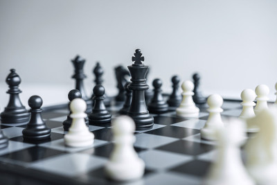 领导象棋和思考战略计划的崩溃颠覆了对手的团队和发展分析为成功