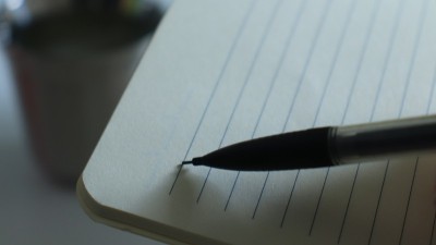 机械铅笔在笔记本上写字