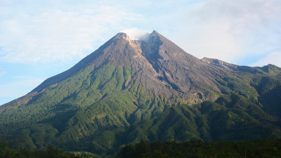 印度尼西亚爪哇岛的默拉皮火山