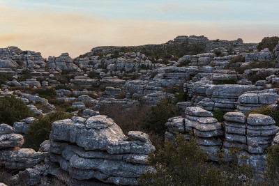 自然区域El Torcal de Antequera，由天气塑造的喀斯特石景观。