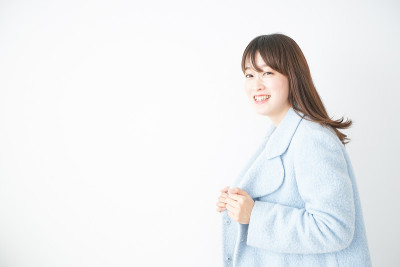 年轻女子在家约会