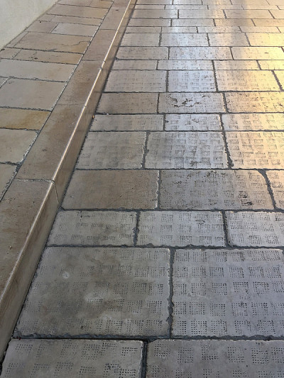 来自法国普罗旺斯的装饰石瓷砖步道