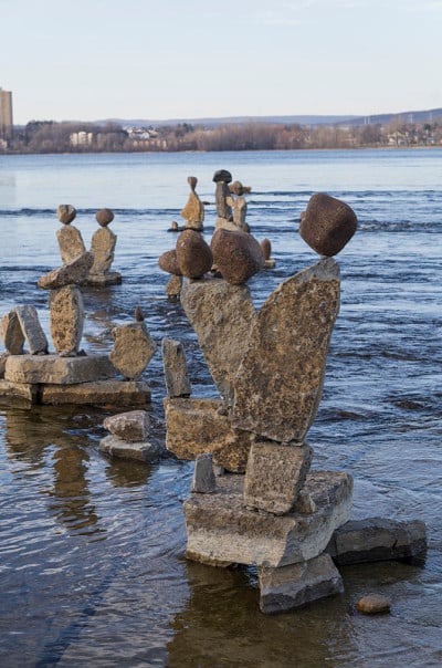 加拿大安大略省渥太华，渥太华河沿岸的Inukshuks