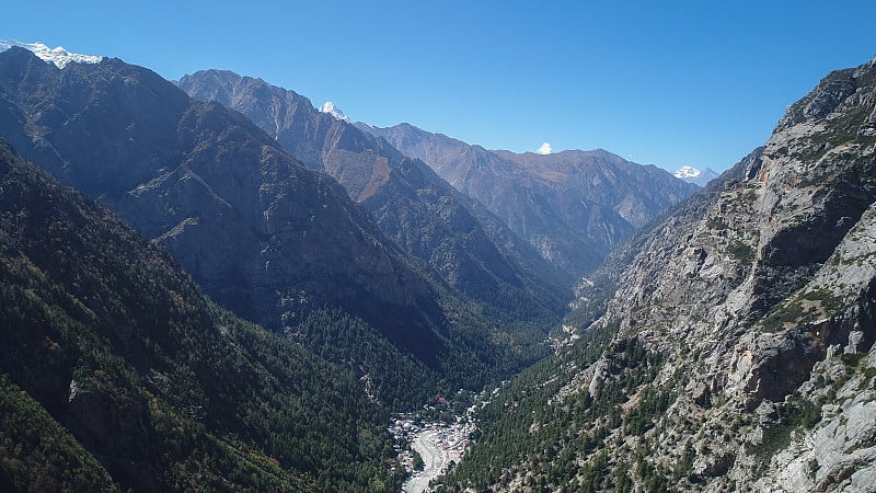 印度北阿坎德邦Gangotri山谷的天空