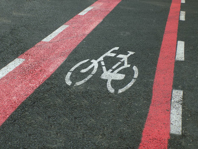 城市街道上的自行车道