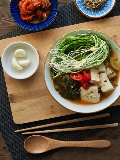 韩国菜野菜韭菜青菜豆酱汤