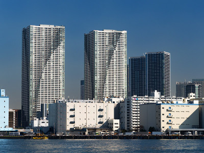 沿海地区的塔式公寓