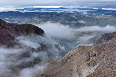 卡扬贝火山下面的山谷