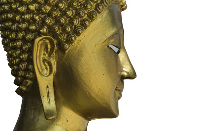 孤立的金佛雕塑。曼谷古代艺术佛像