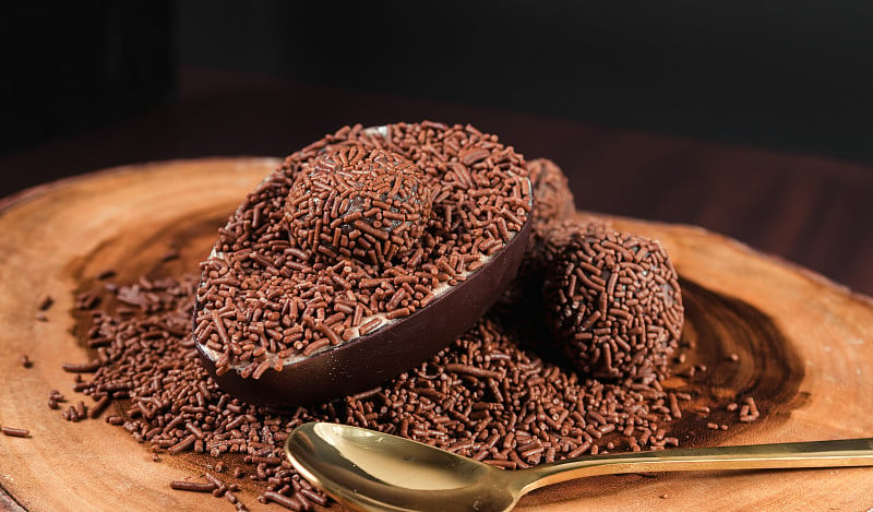 巧克力复活节彩蛋，brigadeiro (brigadiiro)