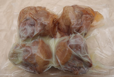 鸭袖煮熟，真空包装