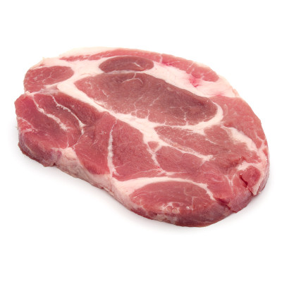 生的猪排肉孤立在白色的背景裁剪