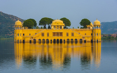 水宫(Jal Mahal)在曼萨加尔湖。印度拉贾斯坦邦斋浦尔。