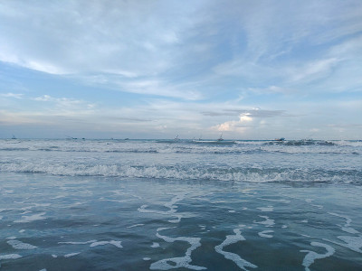 瑞东达海滩海景。下午晚些时候的巴西海岸。