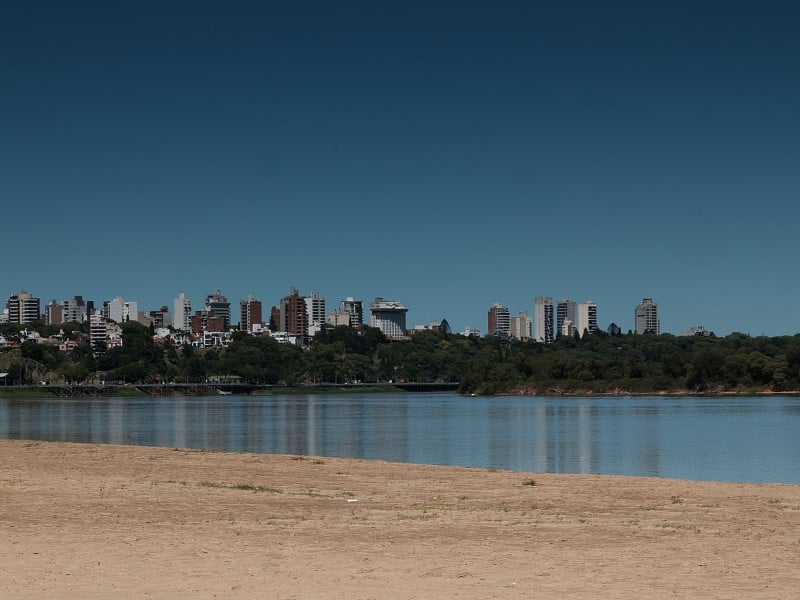 巴拉那市海岸的风景