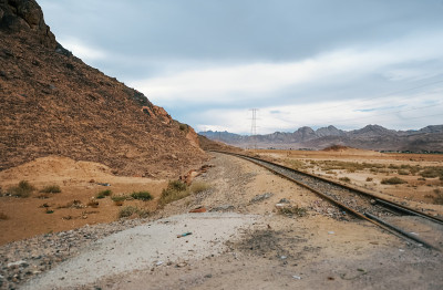 瓦迪拉姆沙漠的旧铁路。约旦