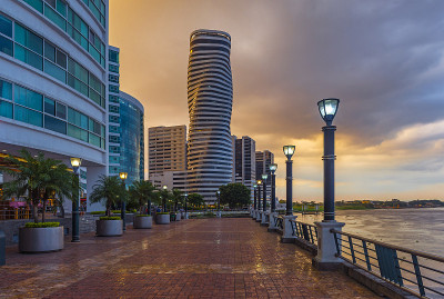 瓜亚基尔海滨和城市景观，厄瓜多尔