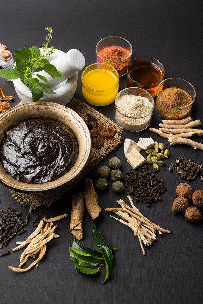 印度阿育吠陀膳食补充剂Chyawanprash / chyavanaprasha是一种煮熟的混合糖，