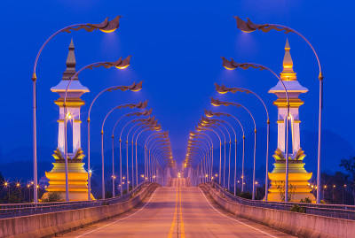 泰国第三座泰老友谊桥夜景。
