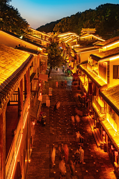 中国重庆古镇街道夜景