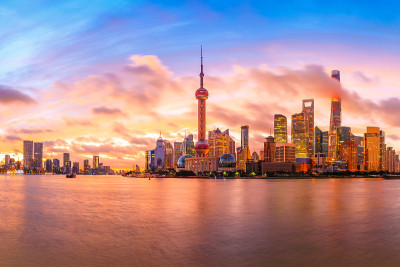 夕阳建筑景观和上海的天际线