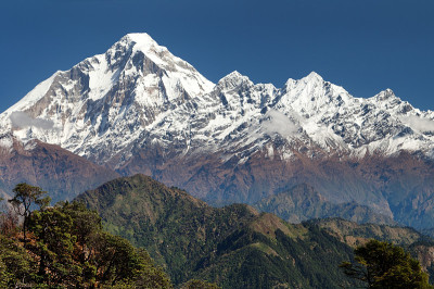 从Jaljala pass的Dhaulagiri Himal全景视图