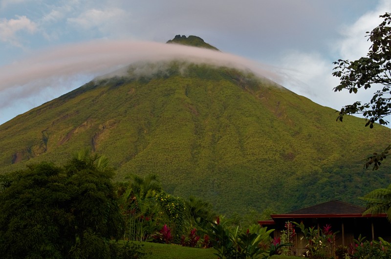 哥斯达黎加拉福图纳阿雷纳尔火山壮观的景色。