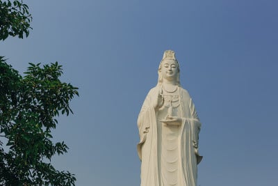 岘港大佛位于越南岘港松特半岛的林翁塔
