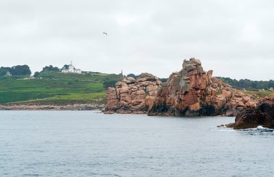 粉红色的花岗岩海岸