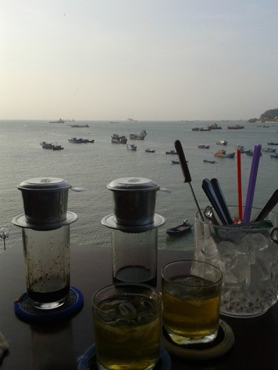 越南咖啡和海景