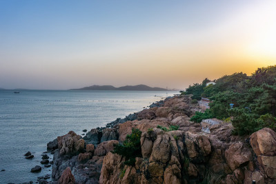 海岸线，珊瑚礁和日落