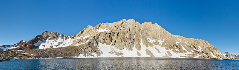 阿尔卑斯湖全景