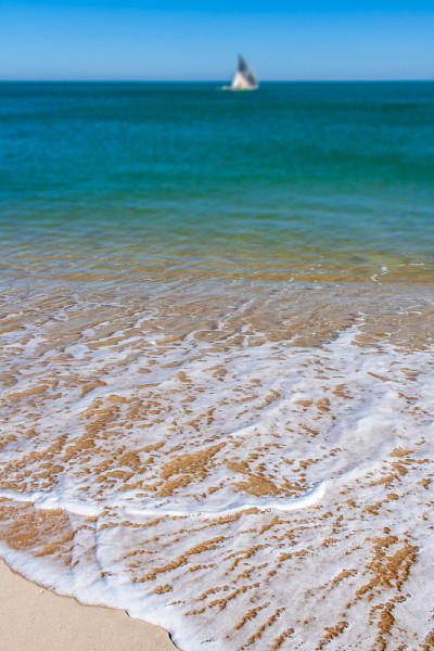海滩上的波浪