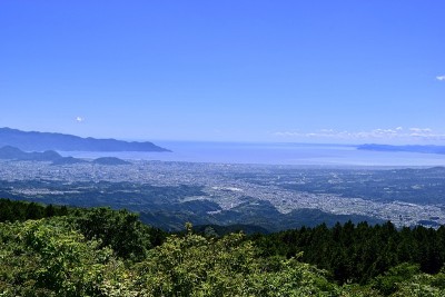 夏天从箱根看相模湾的景色。