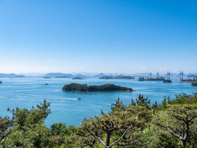 日本冈山县仓市和州山观景台上的濑户大桥。濑户大桥是连接冈山县仓市和香川县堺市的桥梁。
