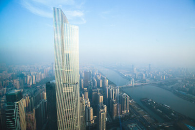 美丽的广角鸟瞰图的广州，广东，中国与天际线和风景以外的城市，从观景台