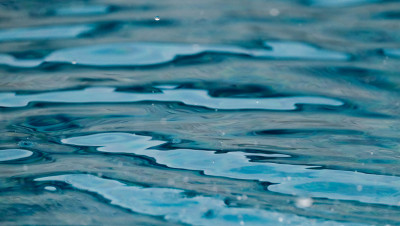 水