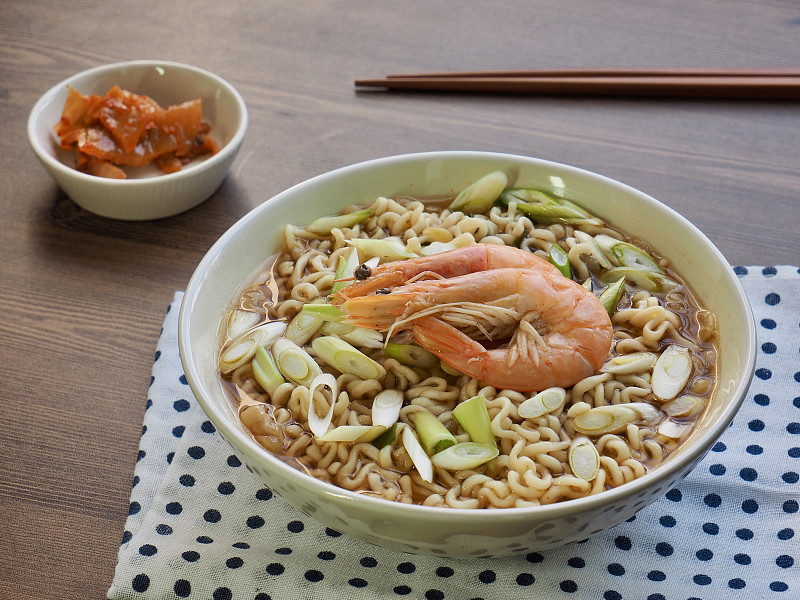 亚洲食物虾拉面
