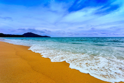 海滩，天空和大海