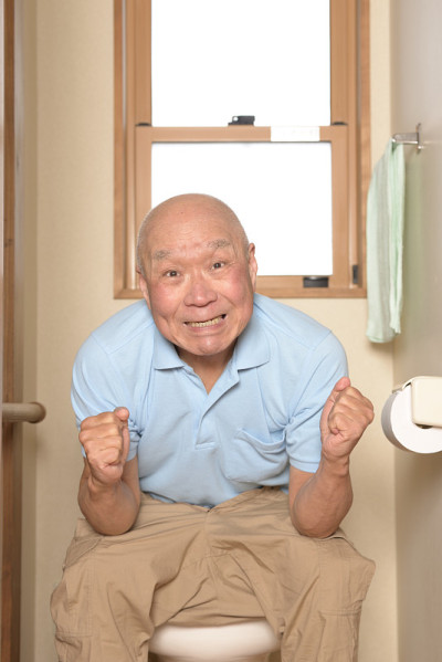 患有便秘的老年人