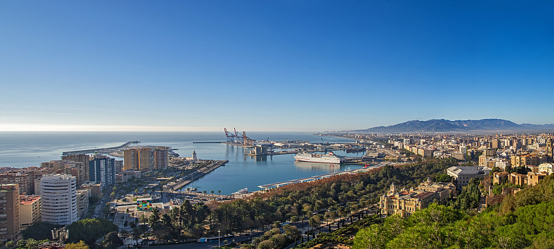 马拉加城市全景。马拉加的港口。西班牙安达卢西亚市。